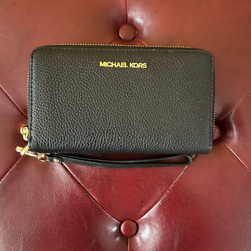 New Michael Kors Black Pebbled Leather Wristlet Wallet